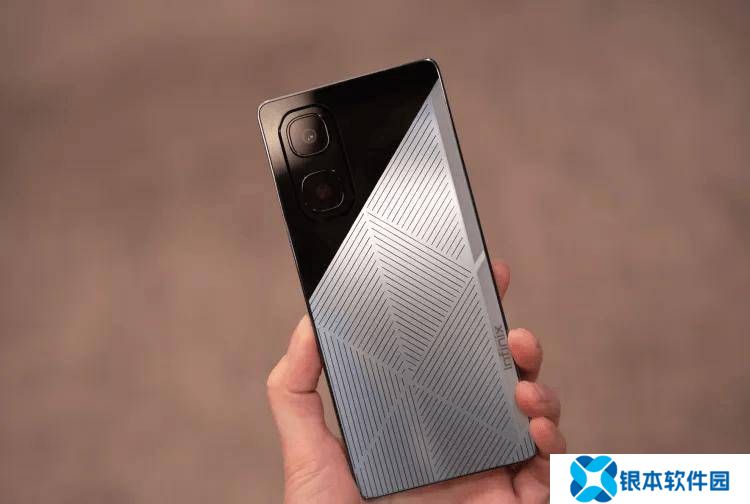传音 MWC 秀肌肉：展示 Infinix 太阳能充电手机与变色墨水屏手机