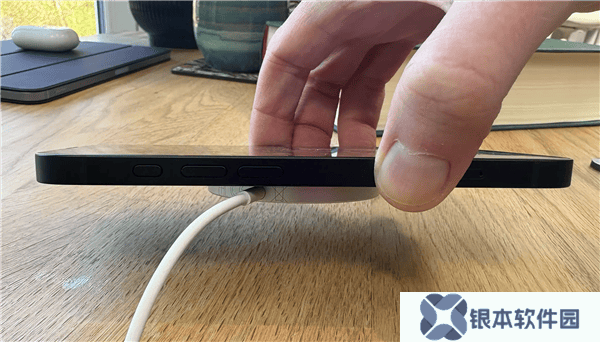 iPhone 16e不支持MagSafe充电 苹果解释原因
