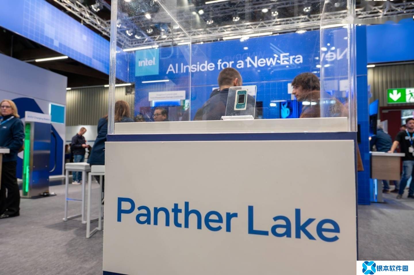 英特尔Panther Lake处理器实物亮相，下半年将以酷睿Ultra 300系列发布